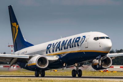 A autoridade da concorrência italiana aplicou esta terça-feira uma multa de 255,8 milhões de euros à companhia aérea de baixo custo irlandesa Ryanair